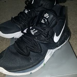Nike Kyrie 5 basketball shoes